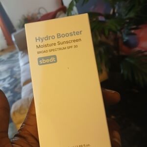 Hydro Booster Moisture Sunscreen - White